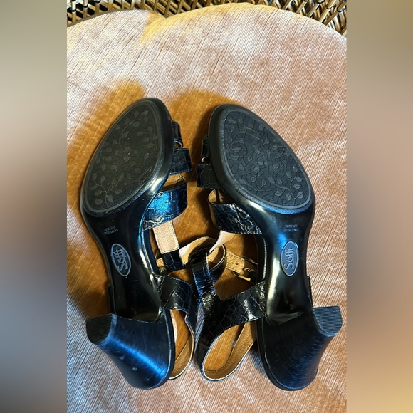 New Sofft black leather 6” heel sandals Sz 9W - Picture 3 of 4